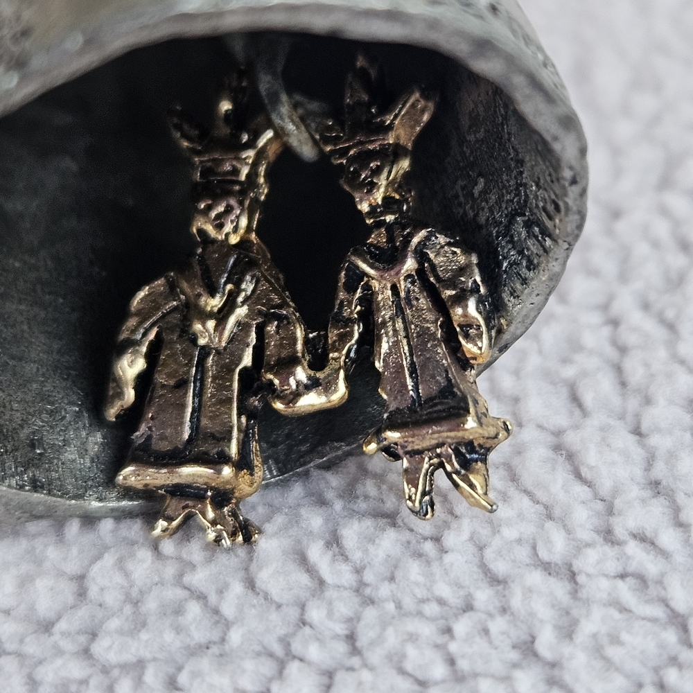 VTG W Gerard Pewter Castle Bell Miniature Gold-Tone King Queen Clapper 2" - Picture 5 of 8